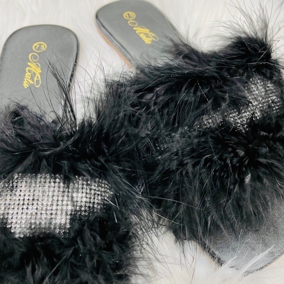 ⚫️Feather Rhinestone Sandals ⚫️ - Picture 3 of 4